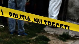 Un bărbat din Neamț și-a înjunghiat soția, apoi a plecat la băut