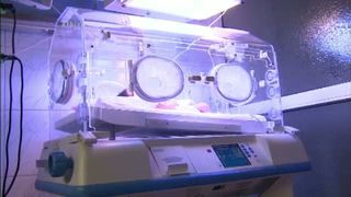 Bebelușii de la o maternitate din Ploiești sunt băgați &icirc;n incubatoare pentru a nu &icirc;ngheța de frig 