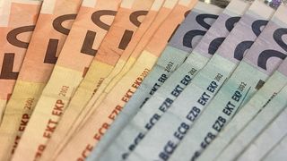 Curs valutar BNR azi, 19 octombrie 2022. Cum evoluează euro şi dolarul?