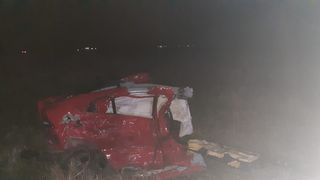 Un tânăr de 25 de ani a murit într-un accident groaznic în Prahova. Mașina s-a rupt în două. FOTO