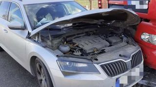 Un autoturism și o autocisternă cu kerosen au făcut accident 