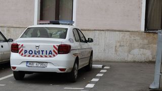 Un bărbat din Iași este căutat de polițiști după ce a lovit mai multe mașini