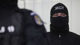 O cultură de canabis ascunsă într-o hală de 1.000 de metri pătrați a fost descoperită în Vrancea. Au fost făcute 5 percheziții domiciliare