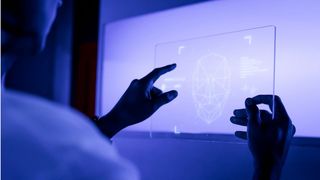 Deepfake este noua formă de viol de pe internet. În ce constă fenomenul și ce pot face victimele sale pentru a se apăra