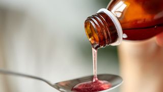 Mai mulți copii au murit după ce au fost tratați cu un sirop de tuse. Produsul a fost interzis