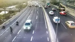 A plouat cu bani pe o autostradă din Chile (VIDEO)