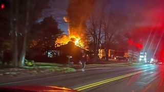 Un avion s-a prăbușit peste o clădire cu locuințe (VIDEO)