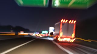 Accident rutier în Sibiu: un autoturism a intrat în coliziune cu un TIR