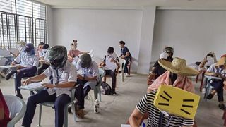 Pălăriile anti-copiat sunt atracția momentului! Iată cât de repede pot fi confecționate