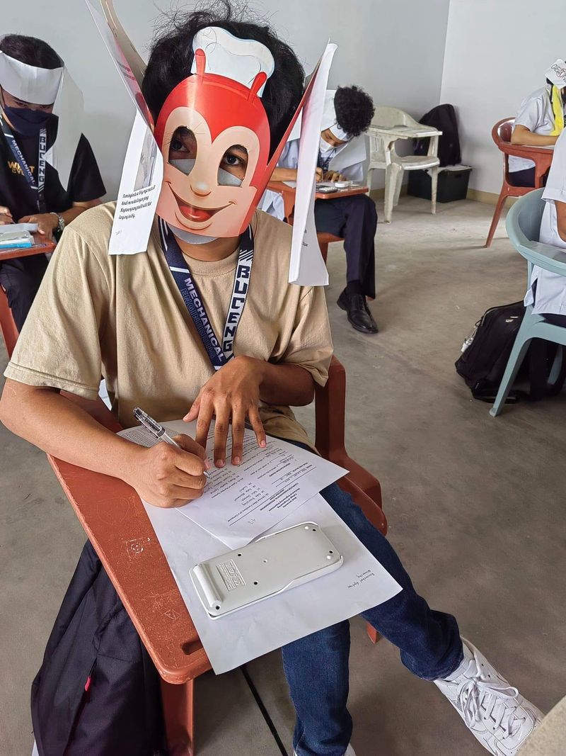 Pălăriile anti-copiat sunt atracția momentului! Iată cât de repede pot fi confecționate