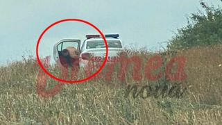 VIDEO - Ofițer din cadrul IPJ Vaslui, surprins gol pe un câmp după ce a făcut sex în autospecială