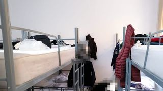 VIDEO - Condiții mizere la Academia de Poliție. Viitorii agenți de poliție stau câte 16 în cameră, nu au unde să își realizeze igiena personală, toaletele nu funcționează, apa caldă nu există, iar șobolanii umblă liberi