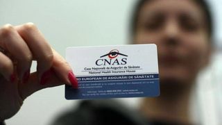 Mii de români cer cardul de sănătate european. Cum poate fi obținut