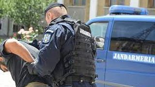 Un t&acirc;năr a fost reținut după ce a amenințat cu cuțitul &icirc;n plină stradă