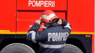 Incendiu la un bloc din Giurgiu. O familie a rămas blocată într-un apartament