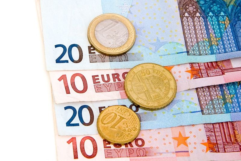 Curs valutar BNR azi, 27 octombrie 2022. Cât valorează moneda euro?