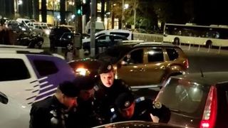 El este autorul scenelor de coșmar de pe un bulevard din Sectorul 4. A postat story-uri cu amenințări la adresa polițiștilor