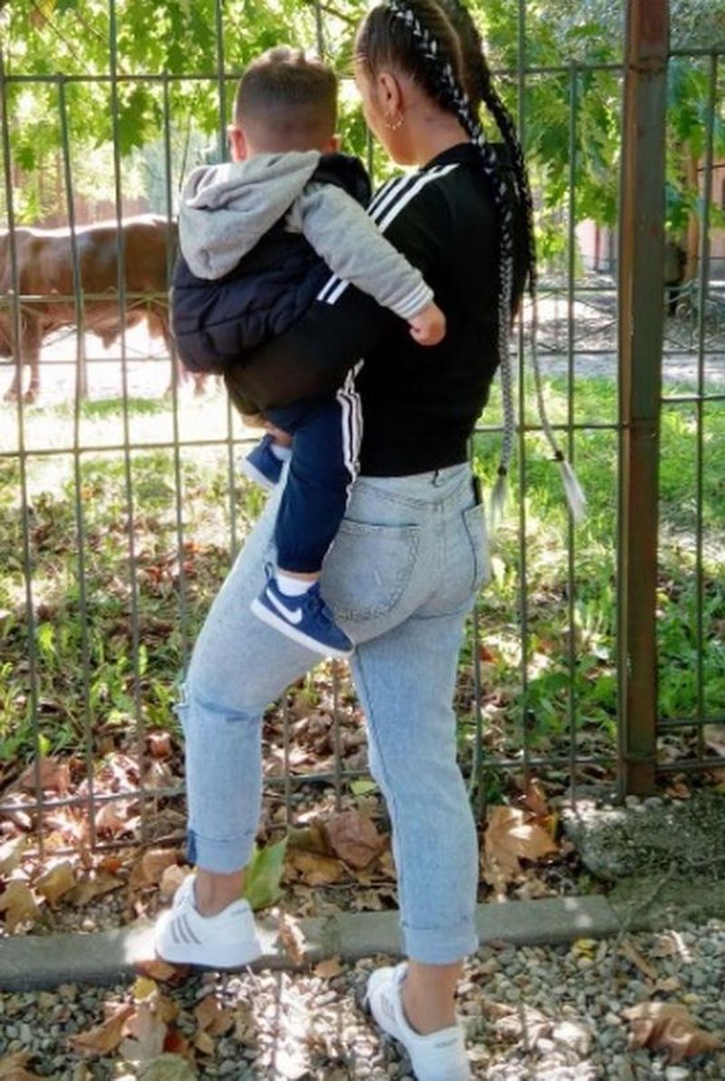 O familie din Argeș trece prin momente înfiorătoare, după moartea fiului lor! „Te iartă mama că te-ai făcut îngeraș, dar nu poate mama ta să treacă peste”