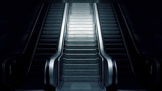 O placă de ceramică s-a desprins de pe laterala interioară a scării fixe din staţia de metrou Piaţa Victoriei 2