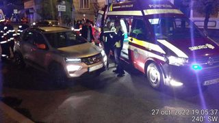 La un pas de o tragedie în Dej: un bărbat și o femeie au fost loviți pe trecerea de pietoni