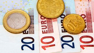 Curs valutar BNR azi, 28 octombrie 2022. Cum evoluează euro şi dolarul?