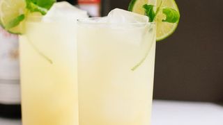 O chelneriță a fost bătută cu pumnii și picioarele, după ce un bărbat nu și-a primit băutura rece