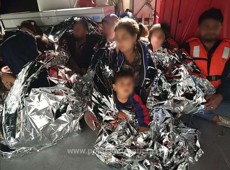 VIDEO - Misiune specială pentru polițiștii români de frontieră, în Marea Mediterană: 108 persoane au fost salvate din largul mării. Printre acestea se regăsesc 8 copii din Irak, Iran, Maroc și Egipt