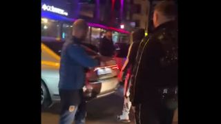 Mai multe persoane s-au ales cu dosar, după ce au blocat o stradă din Pitești în timp ce dansau și cântau