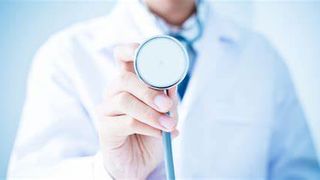 Părinții unui medic ar fi fost internați ilegal timp de mai multe zile în spital