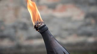 Un bărbat a folosit cocktailuri Molotiv într-un centru de migranți, apoi s-a sinucis