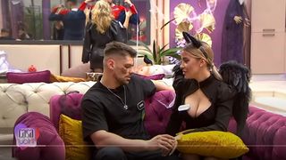 Petrecere de Halloween în "Casa Iubirii". Unei concurente i s-a prezis viitorul (VIDEO)