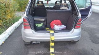 Ce a făcut un șofer pentru trafic de țigări: Invenția a fost descoperită de polițiștii de frontieră