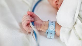 O asistentă din Cluj i-a injectat adrenalină unui bebeluș de două luni, când trebuia să îi facă aerosoli