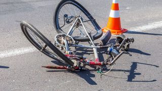 Copil rămas fără frâne la bicicletă, accidentat grav la Vaslui