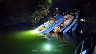 Trei turiști au fost salvați în ultima clipă de la înec. Totul a avut loc pe brațul Chilia