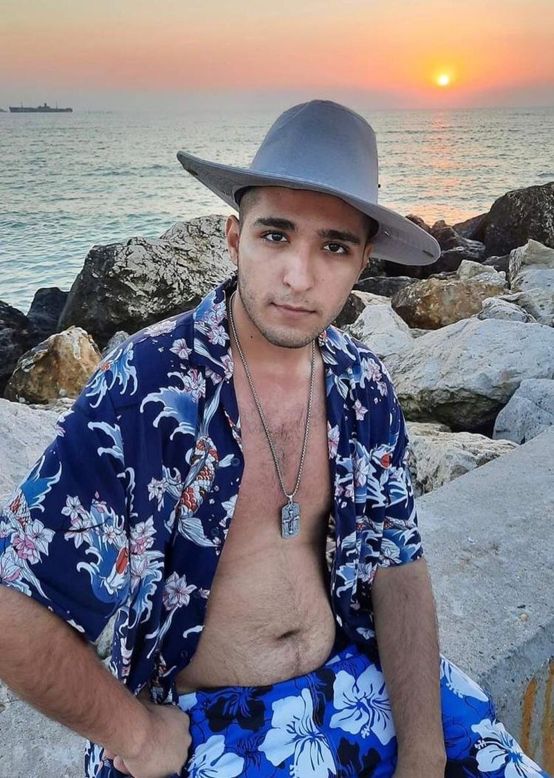 El este tânărul care s-a aruncat de la etajul 10 al unui bloc din Ploiești. Din ce motiv a recurs la gestul extrem