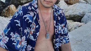 El este t&acirc;nărul care s-a aruncat de la etajul 10 al unui bloc din Ploiești. Din ce motiv a recurs la gestul extrem