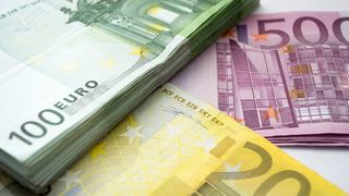 Curs valutar BNR azi, 7 noiembrie 2022. Evoluția monedei euro și a dolarului