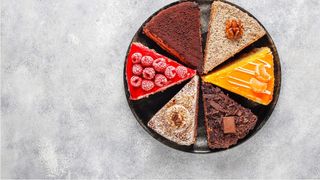 Vești proaste pentru rom&acirc;ni! Dulciurile s-au scumpit cu 25%. C&acirc;t a ajuns să coste &icirc;n prezent o felie de tort