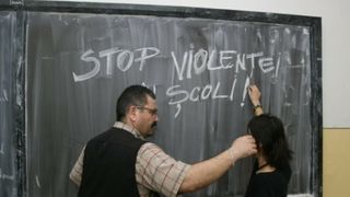 Un elev a fost bătut de mama unui coleg de clasă