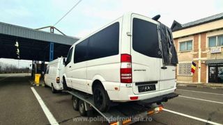 Un bărbat a fost prins în vamă cu un microbuz furat din Belgia. Ce le-a spus polițiștilor