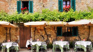 Un bărbat primește zilnic sute de apeluri. Oamenii cred că este Google, când el este de fapt proprietar de cafenea