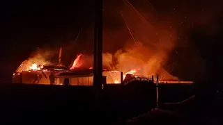 Un bărbat a dat foc la casă pentru a se răzbuna pe fosta soție cu care împărțea imobilul