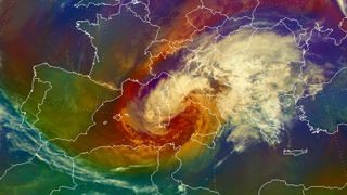 Furtuna tropicală Nicole amenință coasta atlantică a statului Florida