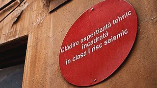VIDEO - Câte clădiri cu bulină roșie sunt în București. În ultimii 30 de ani au fost reabilitate doar 30 de blocuri cu risc seismic