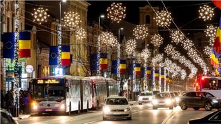A început împodobirea festivă a Clujului. Ce sumă a cheltuit primăria pentru decorațiunile de Crăciun?