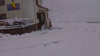 VIDEO - A nins pe Transfăgărășan. Salvamontiștii recomandă turiștilor să urce pe munte echipați