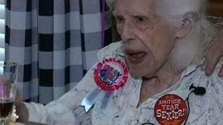 VIDEO | Băutura secretă care a ajutat-o pe această femeie să trăiască p&acirc;nă la 101 ani: &bdquo;Nu aveam altceva de făcut dec&acirc;t să...&rdquo;