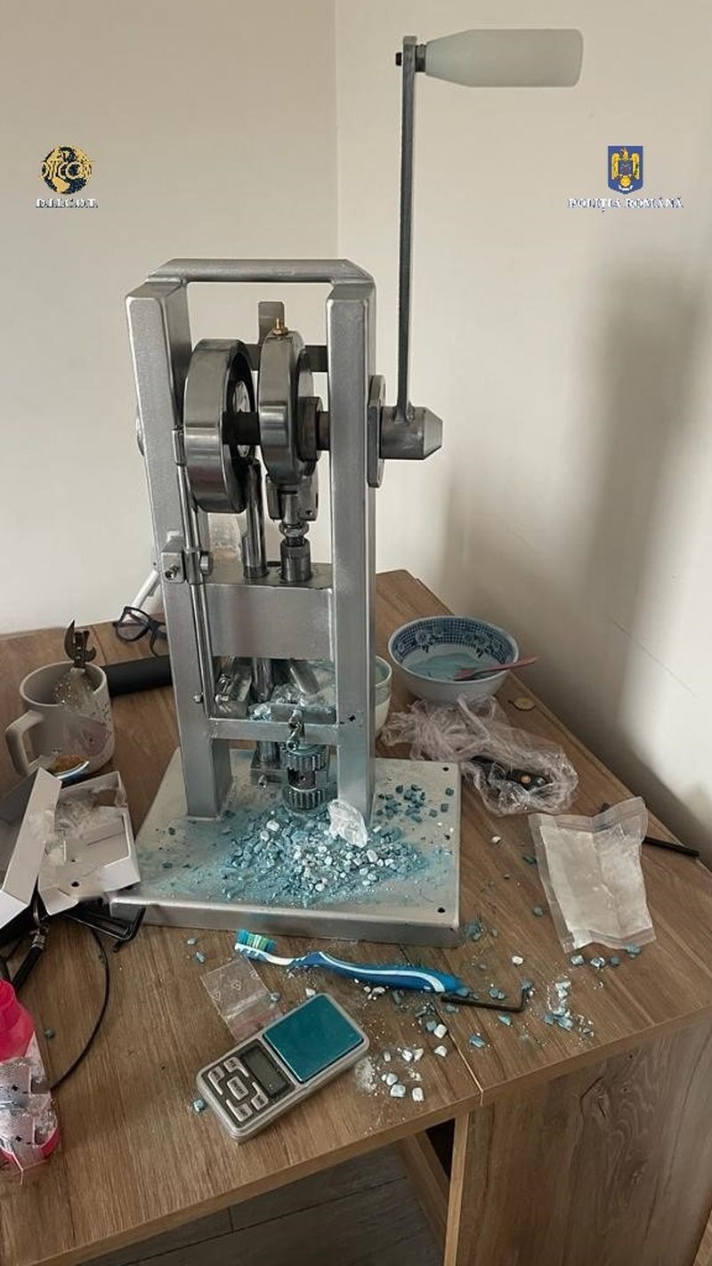 FOTO/VIDEO - Șase percheziții în București, într-un dosar ce vizează traficul de droguri de mare risc. Ce au descoperit procurorii DIICOT