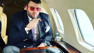 El este milionarul de pe TikTok  cercetat pentru zeci de infracțiuni. Despre cine este vorba